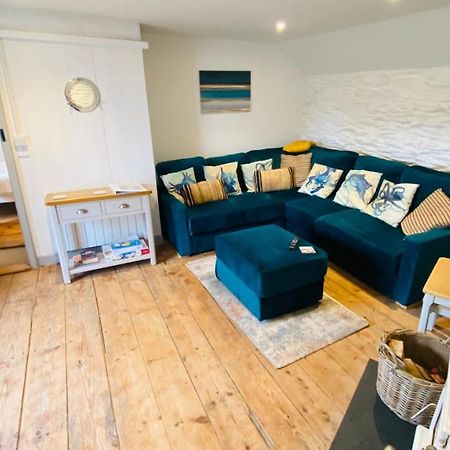 Spindrift Is A Beautiful Newly Refurbished Three Bedroom Private Family House Located On The Old Harbour And The Coastal Path In The Heart Of Beautiful พอลเพอร์โร ภายนอก รูปภาพ
