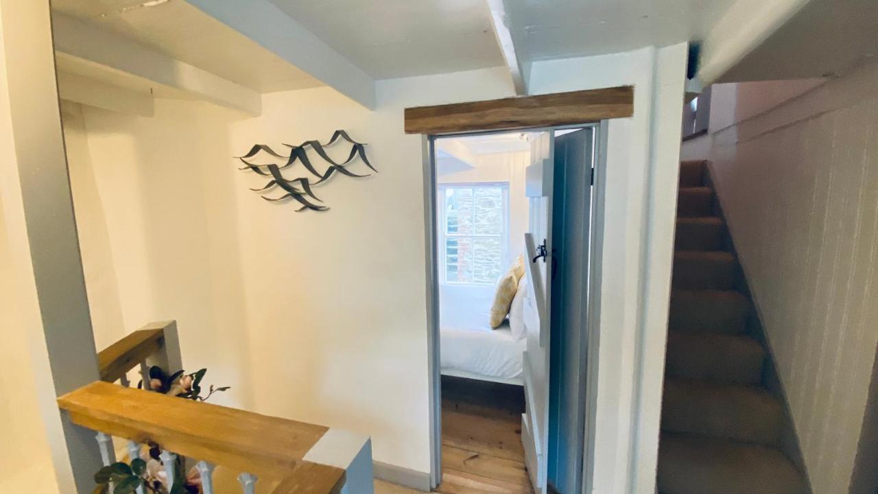 Spindrift Is A Beautiful Newly Refurbished Three Bedroom Private Family House Located On The Old Harbour And The Coastal Path In The Heart Of Beautiful พอลเพอร์โร ภายนอก รูปภาพ
