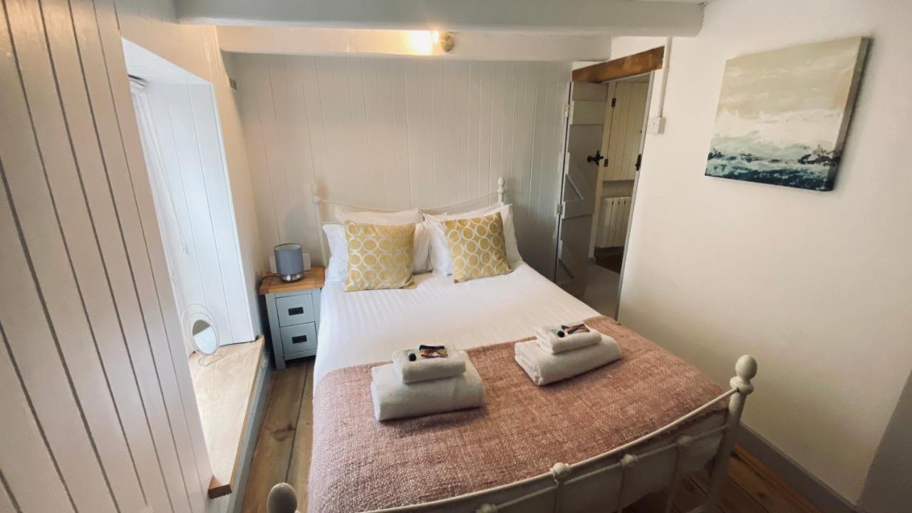Spindrift Is A Beautiful Newly Refurbished Three Bedroom Private Family House Located On The Old Harbour And The Coastal Path In The Heart Of Beautiful พอลเพอร์โร ภายนอก รูปภาพ