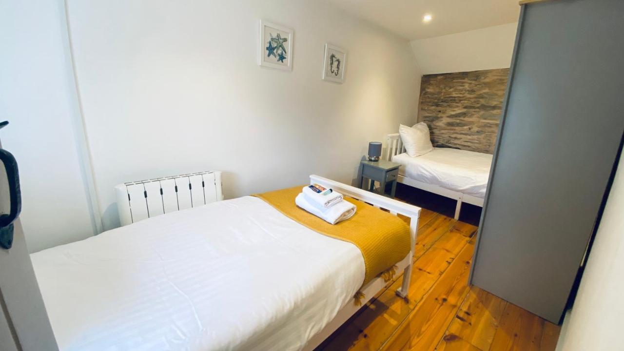 Spindrift Is A Beautiful Newly Refurbished Three Bedroom Private Family House Located On The Old Harbour And The Coastal Path In The Heart Of Beautiful พอลเพอร์โร ภายนอก รูปภาพ