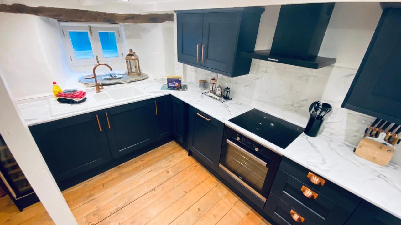 Spindrift Is A Beautiful Newly Refurbished Three Bedroom Private Family House Located On The Old Harbour And The Coastal Path In The Heart Of Beautiful พอลเพอร์โร ภายนอก รูปภาพ